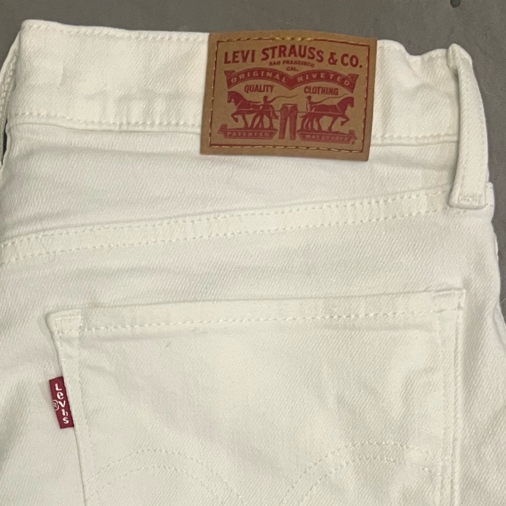 Levi straight leg Jean